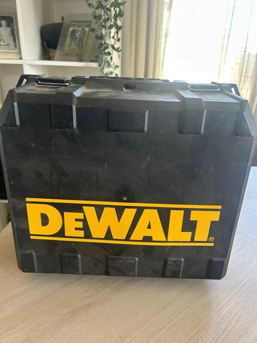 Corded Dewalt skill saw - Image 4