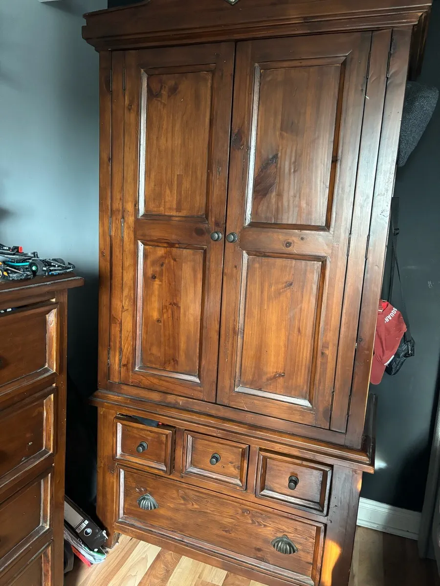 Wardrobe and chest of drawers - Image 2