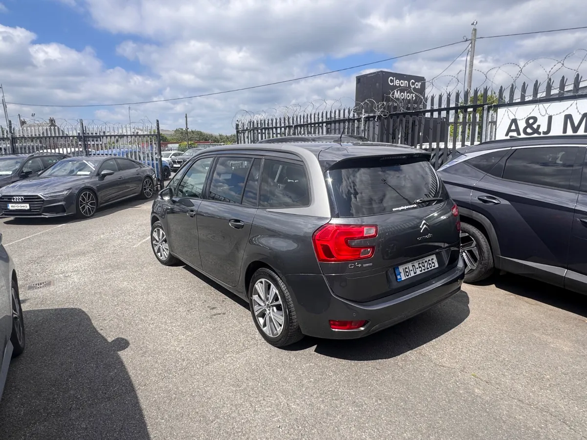 16 Citroen C4 1.6 Diesel 7 Seats - Image 4