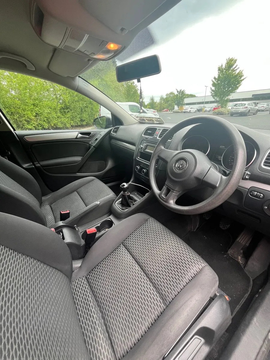 Volkswagen Golf 2010 - Image 4