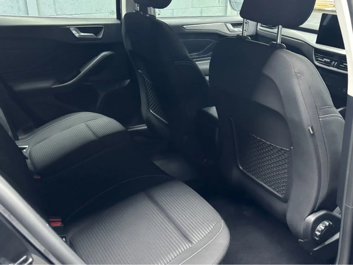 Ford Focus Titanium 5DR 1.0t 125 M 4 4DR - Image 4