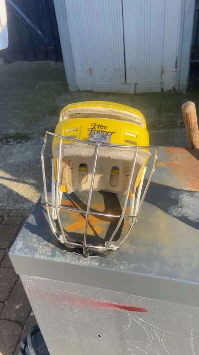 Hurling helmet Free former - Image 1