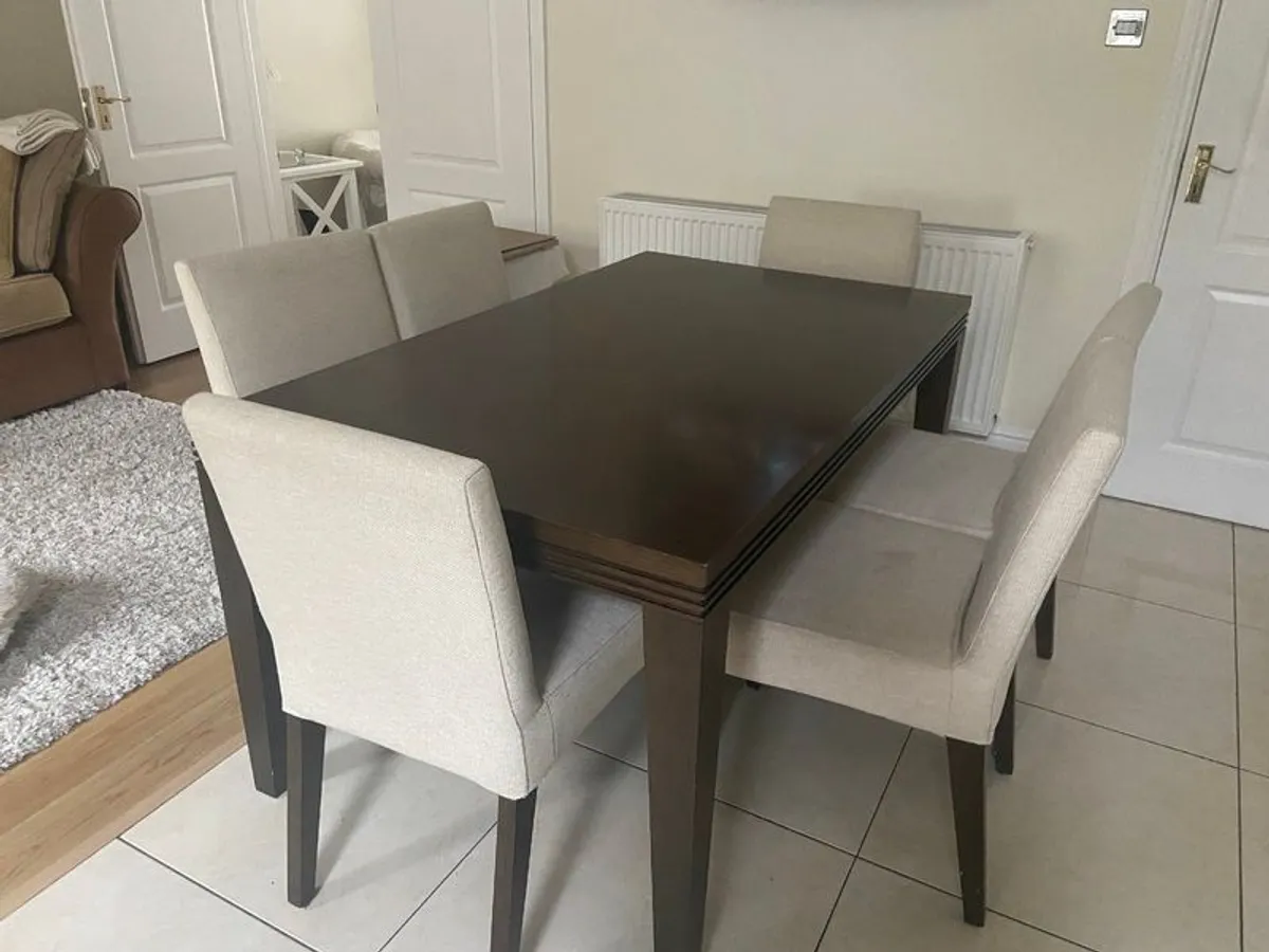 Table and 6 chairs - Image 1