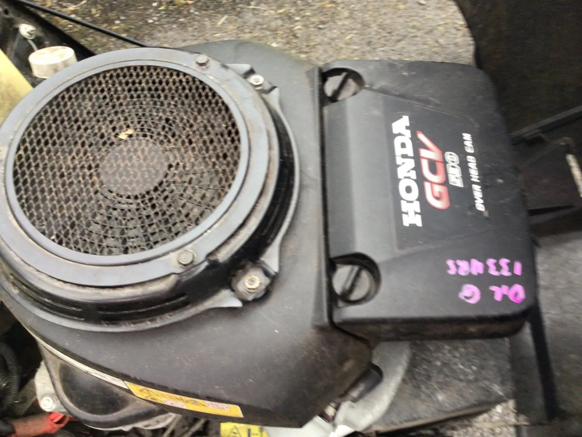 Castlegarden hydro ride on lawnmower - Image 3