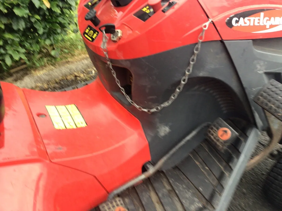 Castlegarden hydro ride on lawnmower - Image 4