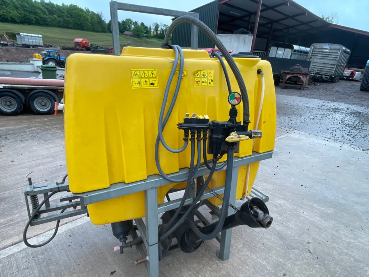 Jarmet 600 litre sprayer - Image 1