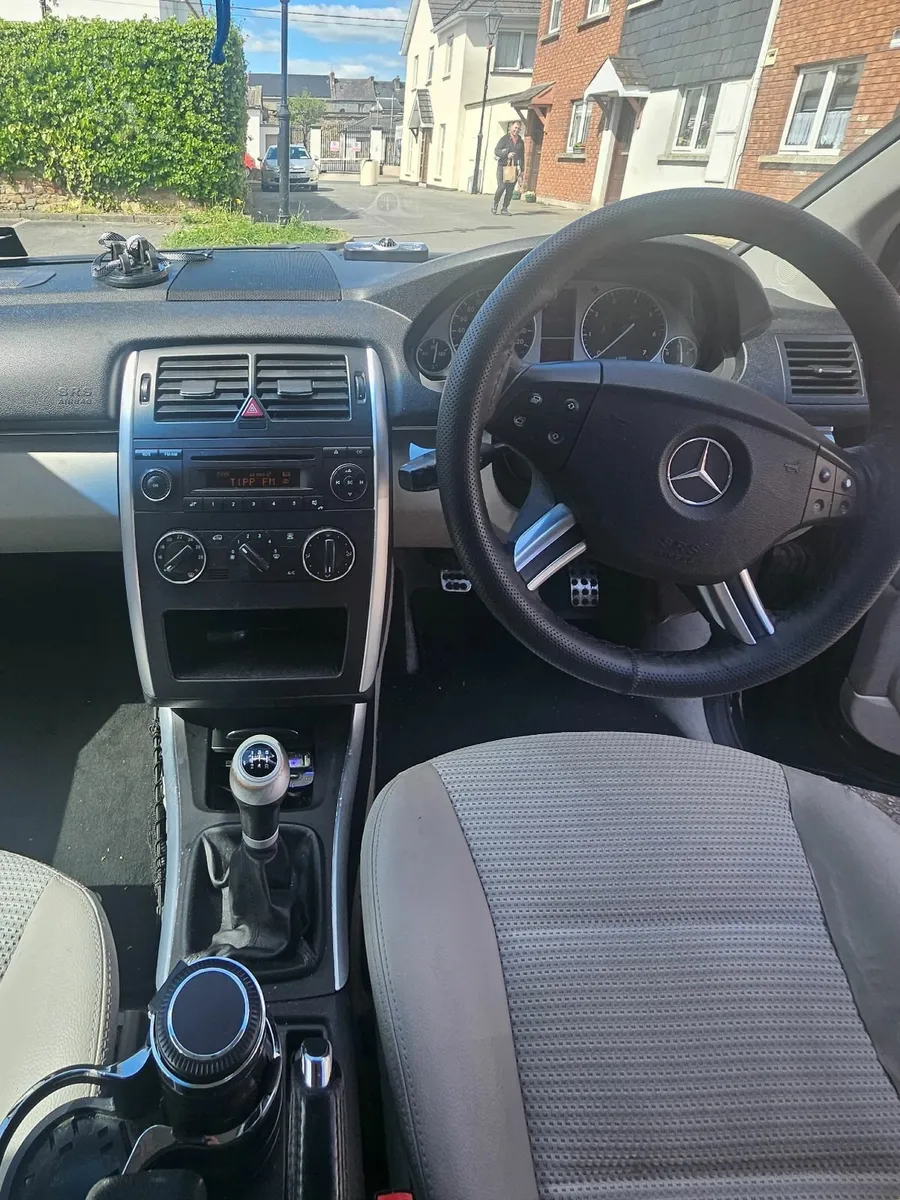Mercedes-Benz B-Class 2009 - Image 2