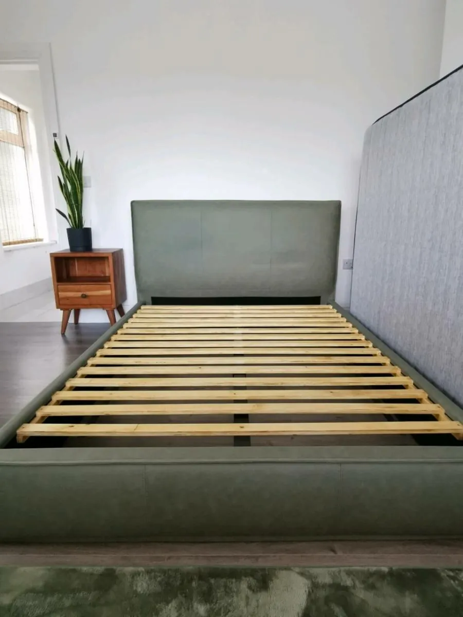 Bed frame - Image 1
