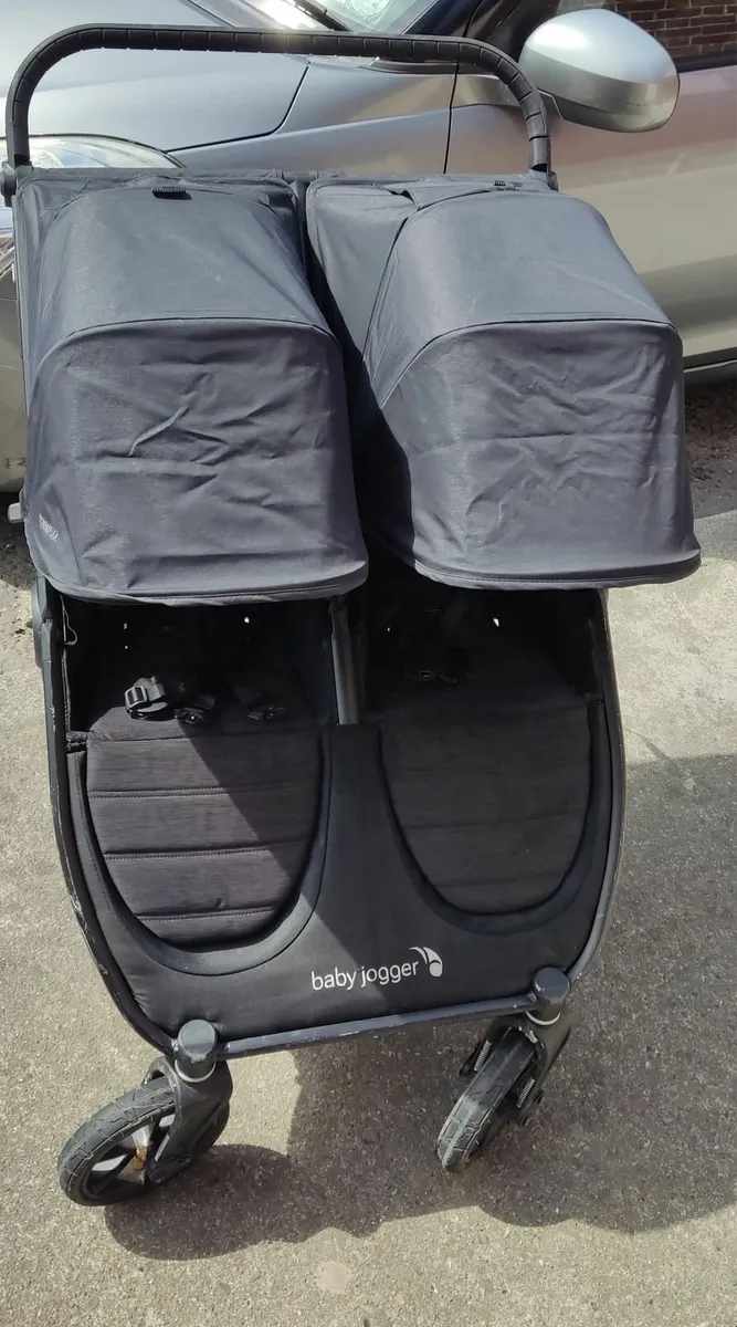 Baby Jogger City Mini GT2 double buggy+rain cover - Image 1
