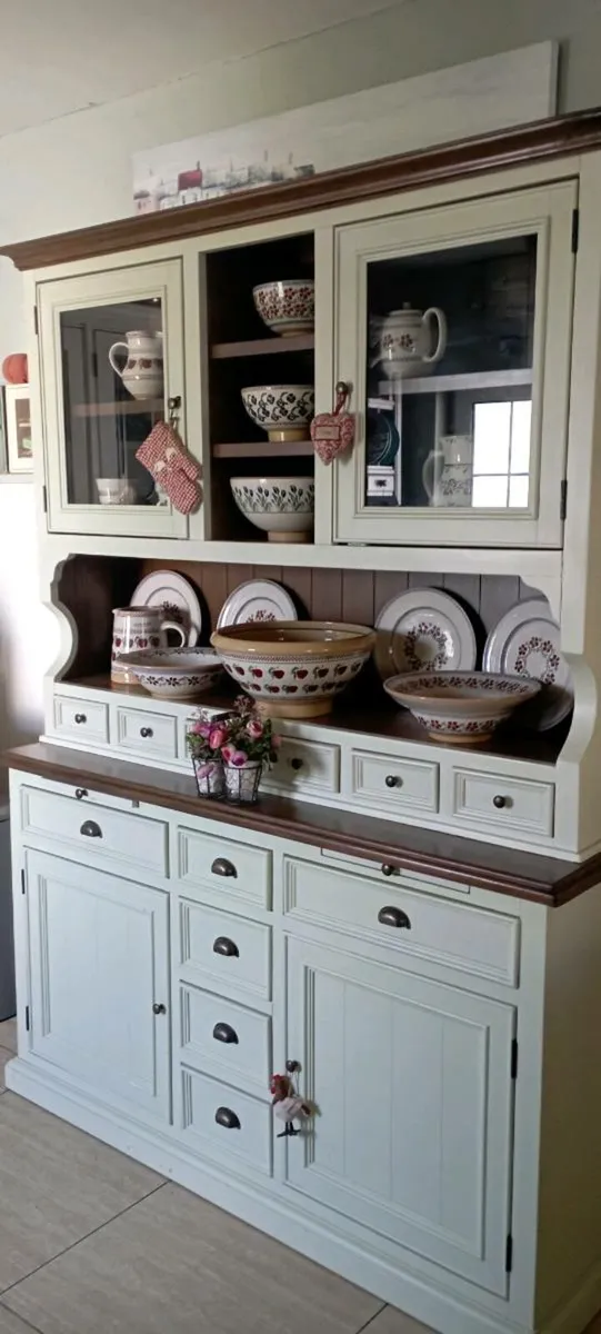 Solid kitchen dresser delivery arranged - Image 2