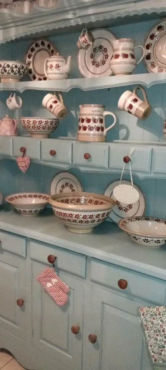 Solid kitchen dresser delivery arranged - Image 2