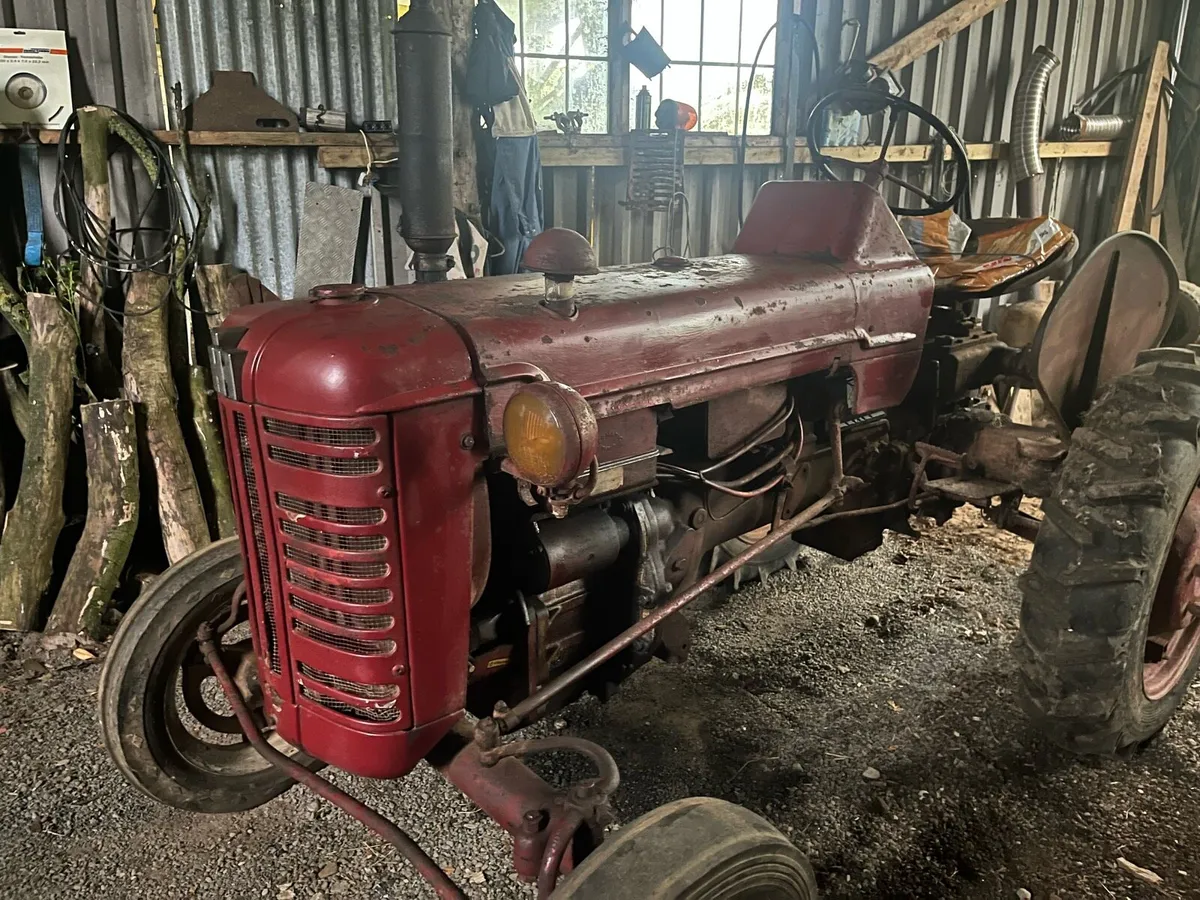 Vintage tractor international F135D - Image 2