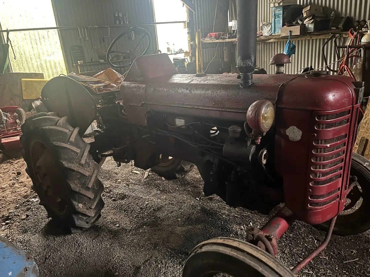 Vintage tractor international F135D - Image 3
