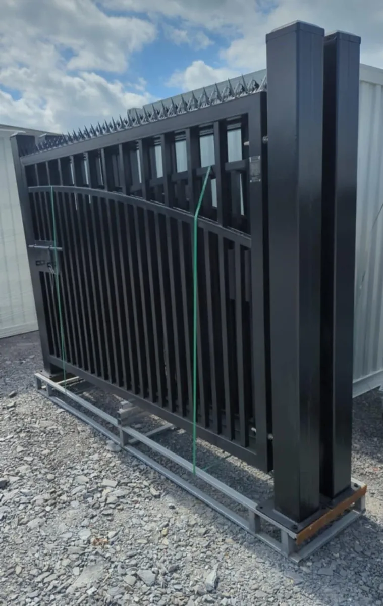 Entrance gates - Image 2