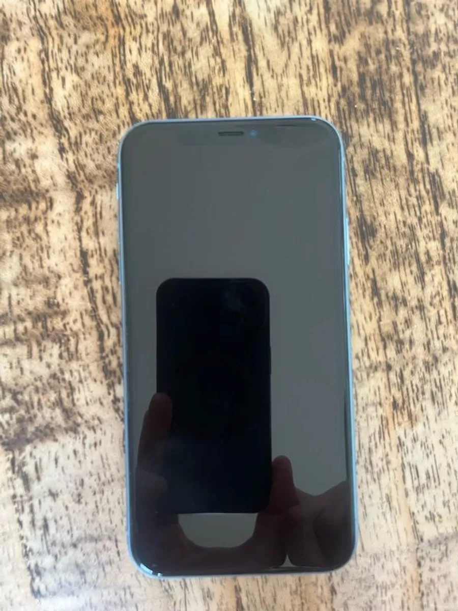 Apple IPhone XR - Image 2