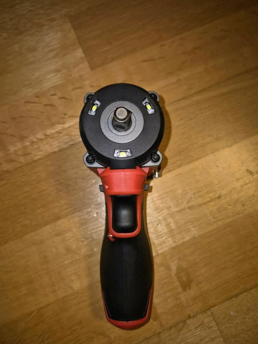 Milwaukee M12 Fuel Gen3 Stubby 3/8' Wrench Body - Image 2