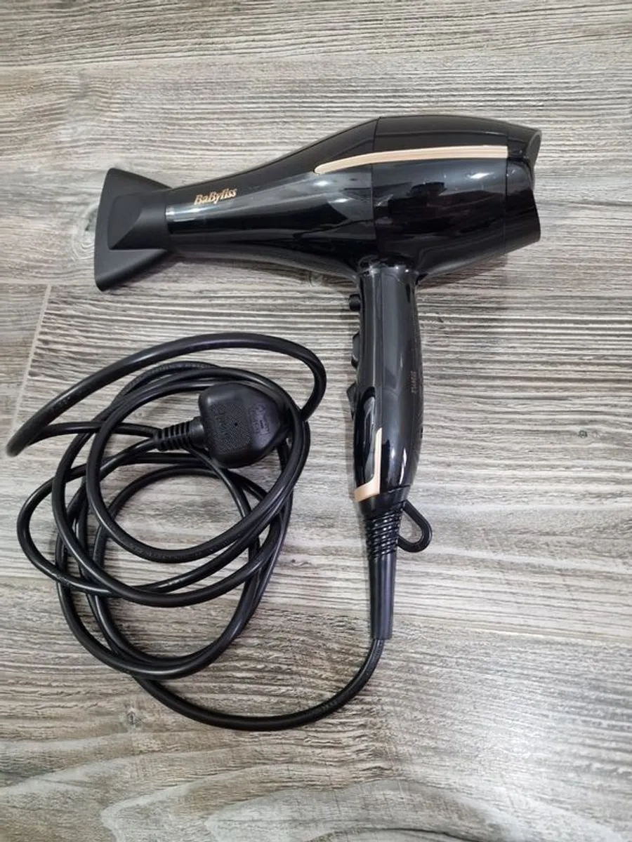 !!!!PRICE DROPP!!! BaByliss Salon Pro Hair Dryer - Powerful 2200W Blow Dryer, AC Professinal Motor, Ionic Frizz-Control, 3 Heat & 2 Speed Settings, Black - Image 4