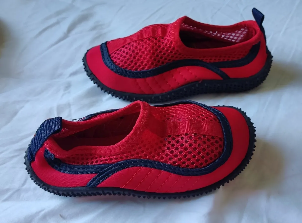 Water shoes size 25.5 brand new - Image 3