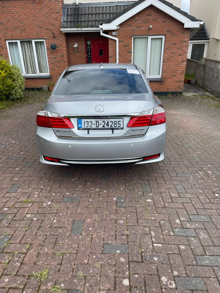 Honda Accord 2013 Hybrid - Image 2