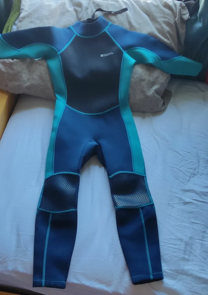 Mountain warehouse wetsuit 5-6 - Image 3