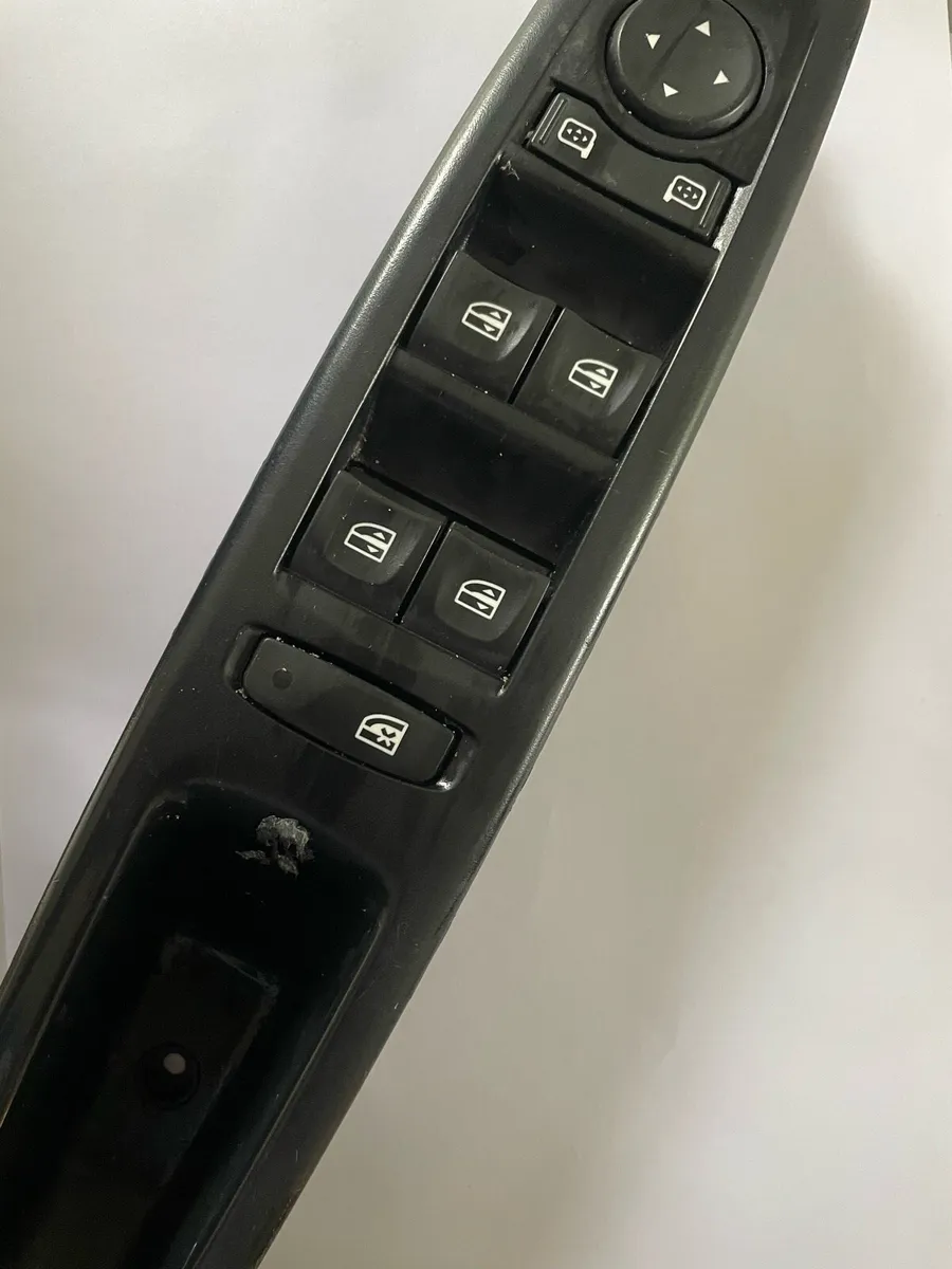 Renault grand semis window switch - Image 1