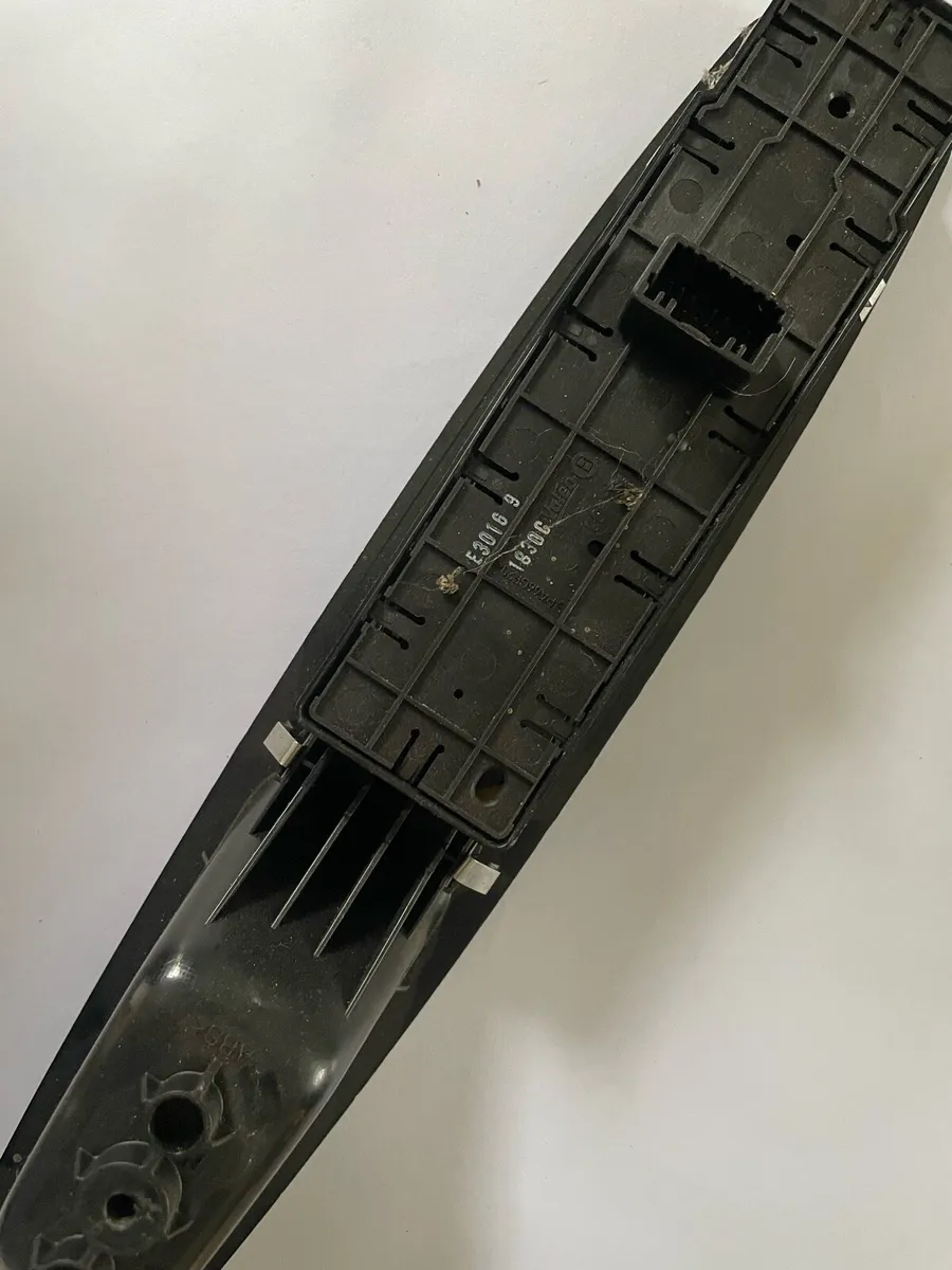 Renault grand semis window switch - Image 2
