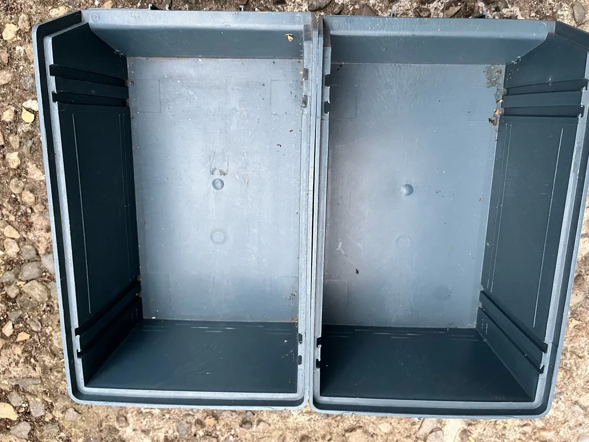 Hard plastic boxes - Image 1