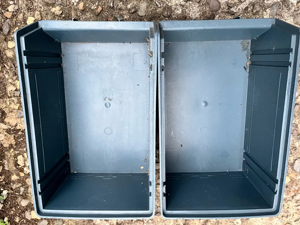 Hard plastic boxes - Image 4