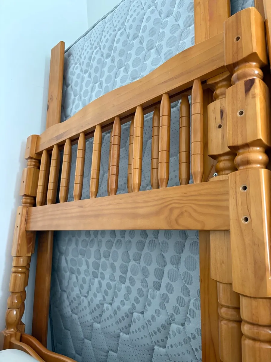 Kids bunk bed and mattresses - Image 4