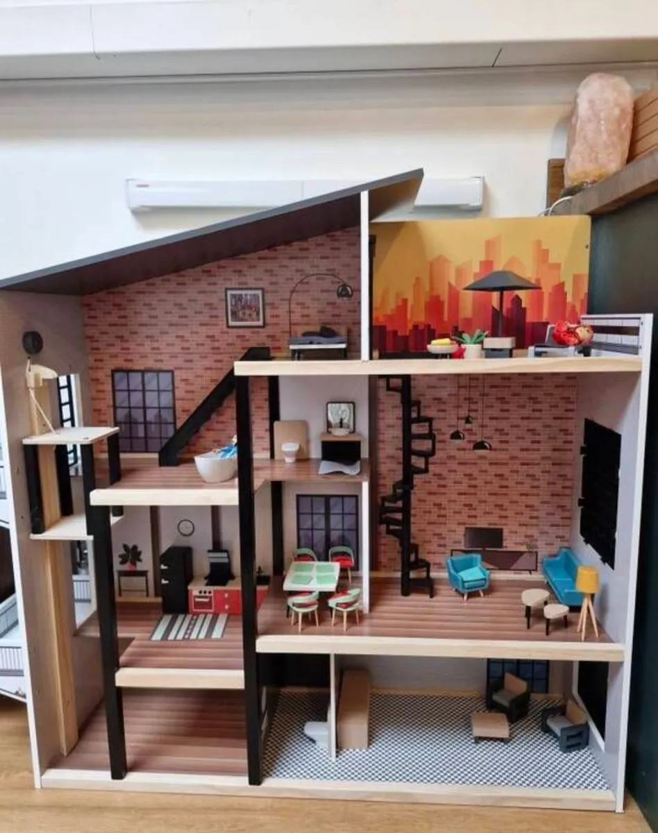 Dolls House - Image 2