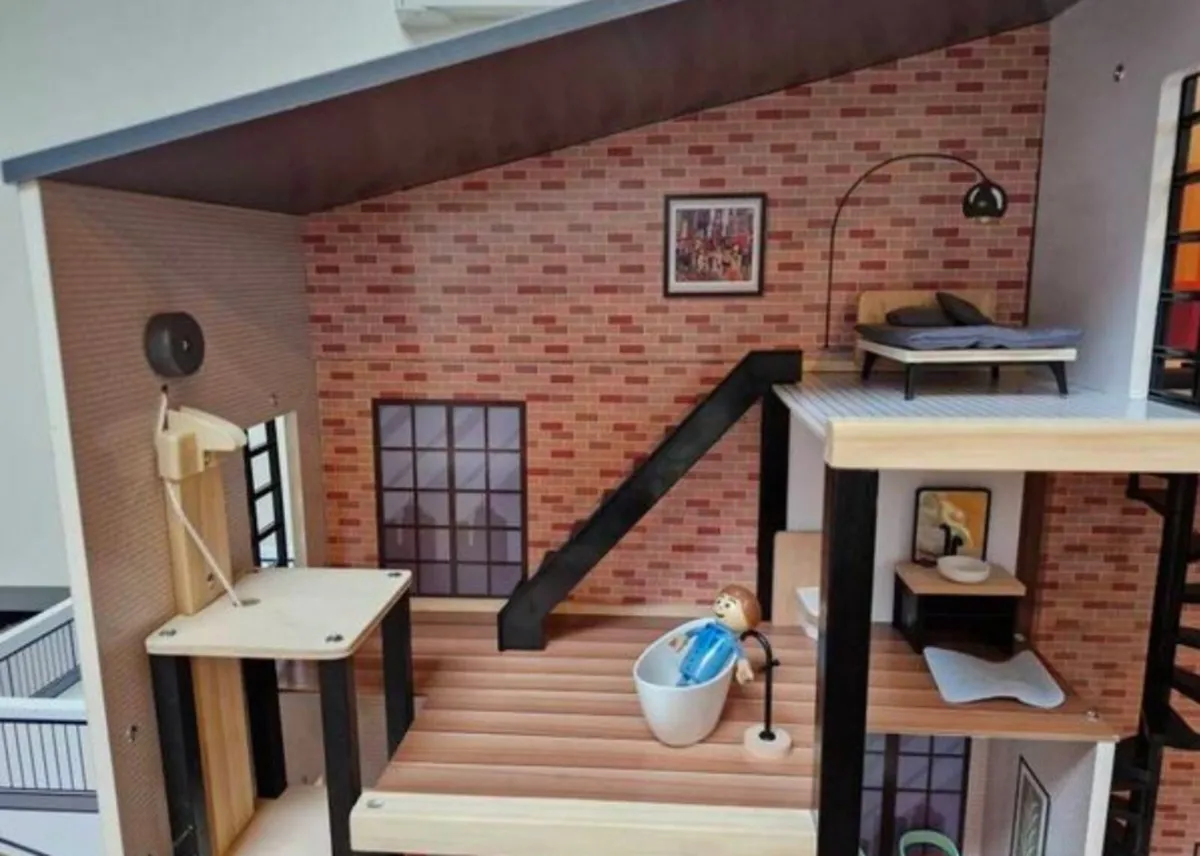 Dolls House - Image 4
