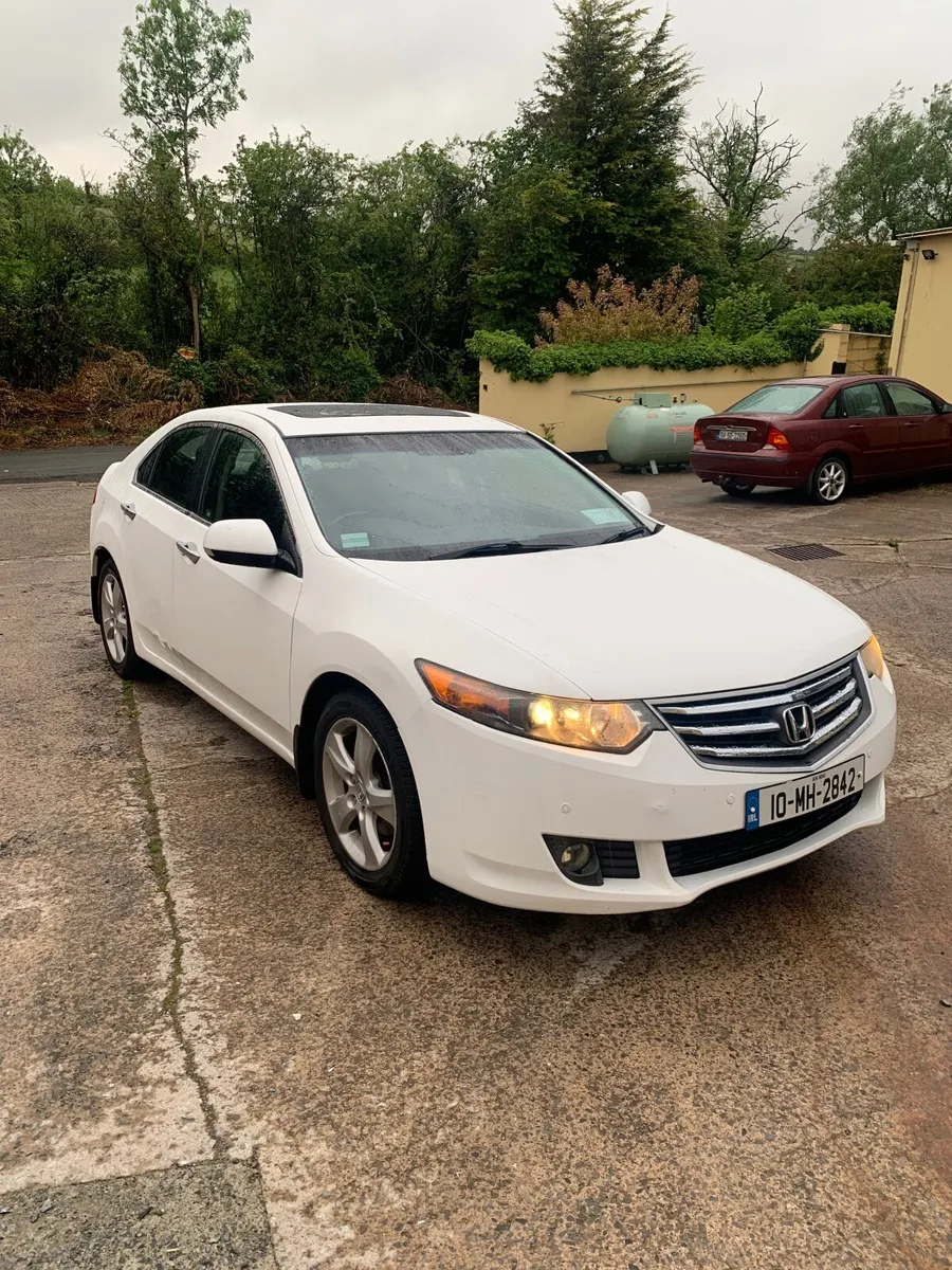 Honda Accord 2010 - Image 1