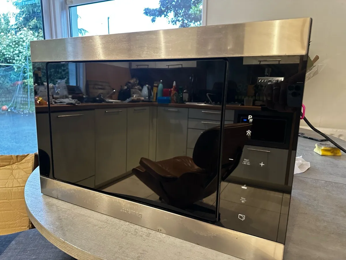 Smeg built in microwave - Image 1