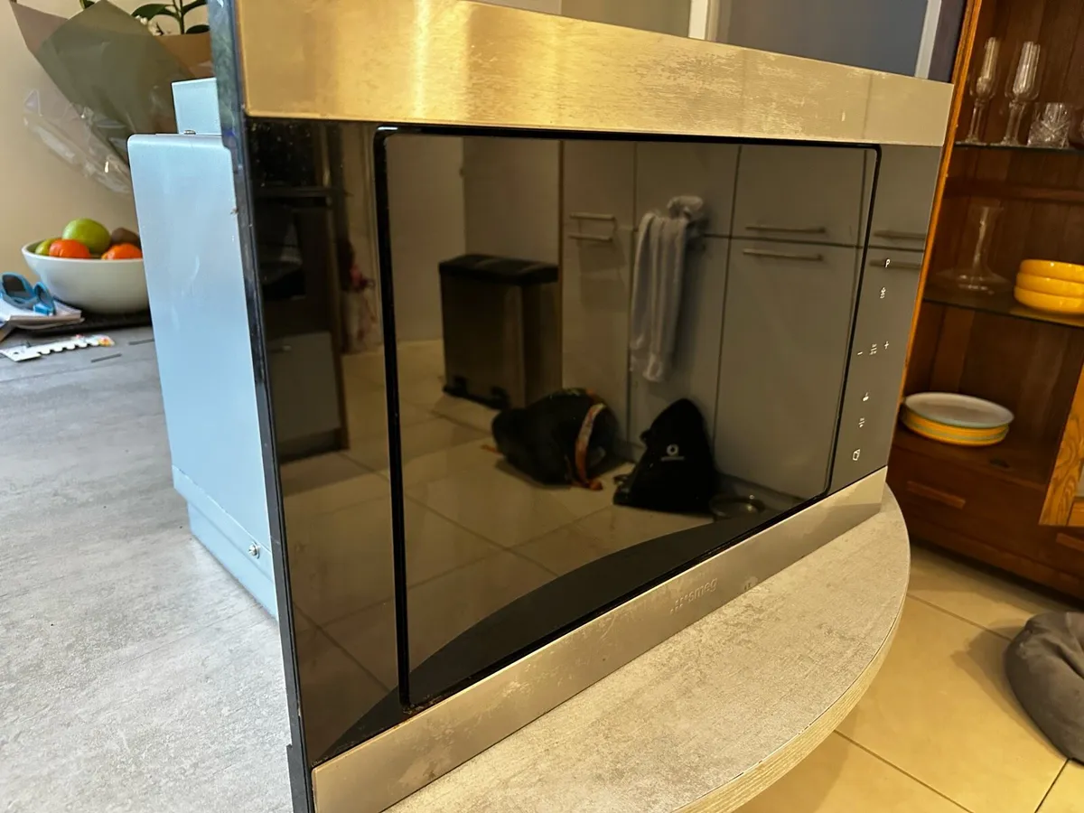 Smeg built in microwave - Image 3