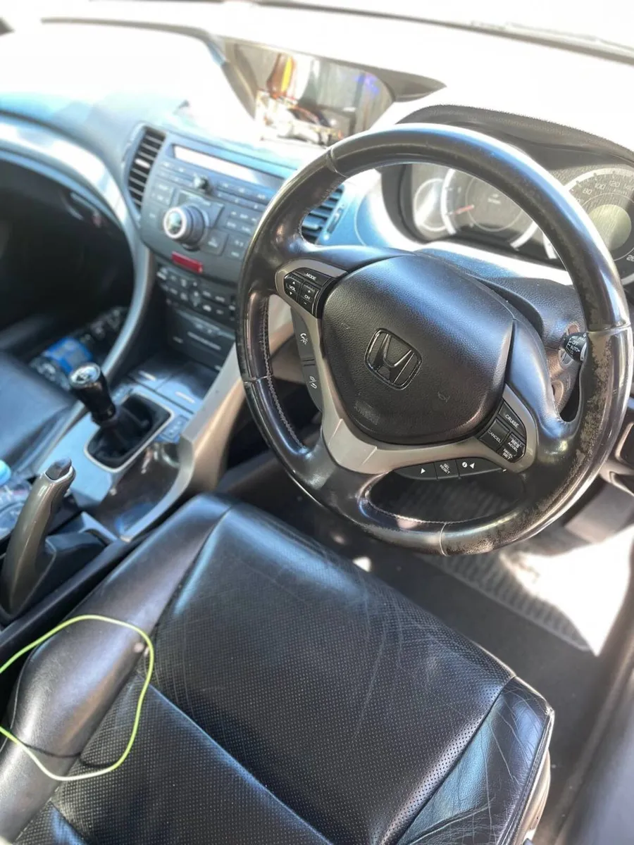 Honda Accord 2010 - Image 3