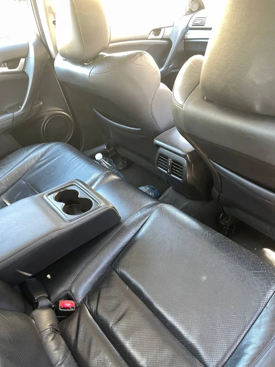Honda Accord 2010 - Image 4