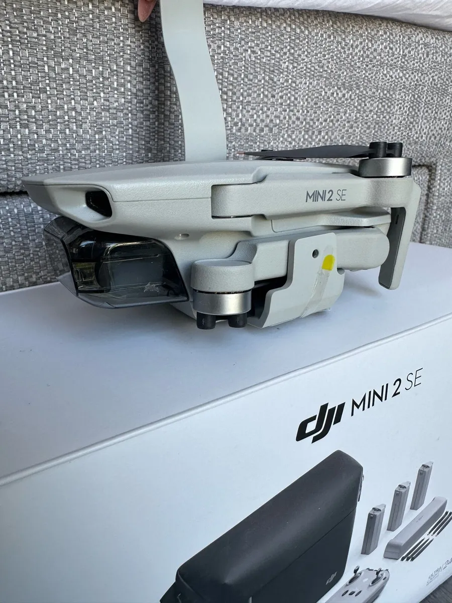 DJI Mini 2 SE fly more combo - Image 2