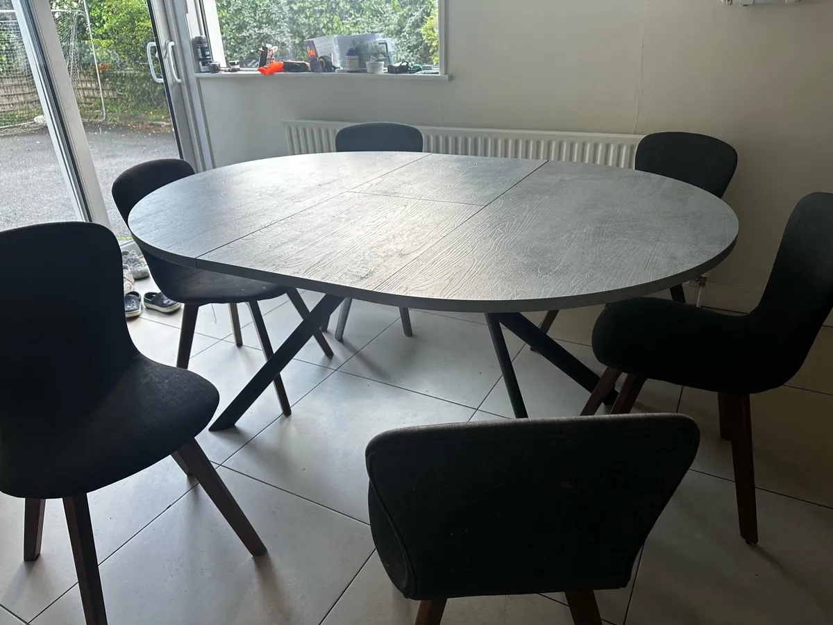 Kitchen table and 6 seats - Image 2