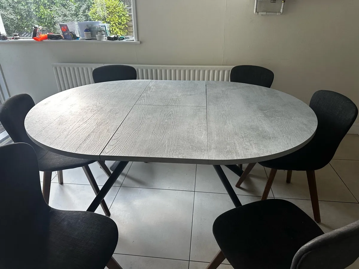 Kitchen table and 6 seats - Image 3