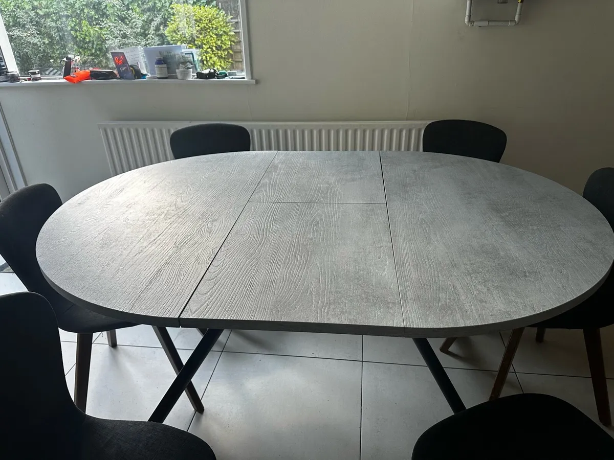 Kitchen table and 6 seats - Image 4