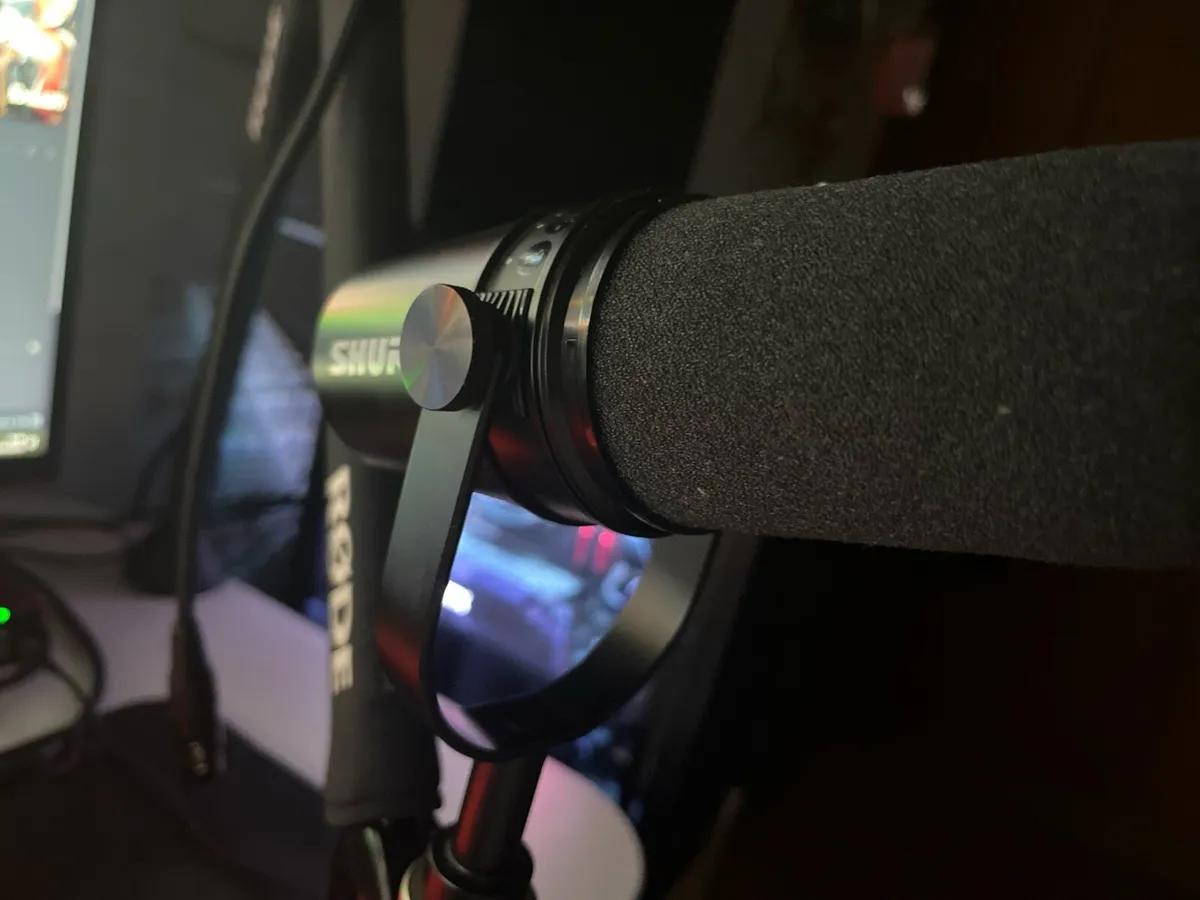 SHURE MV7 ALMOST PERFECT. + custom streamer packag - Image 2