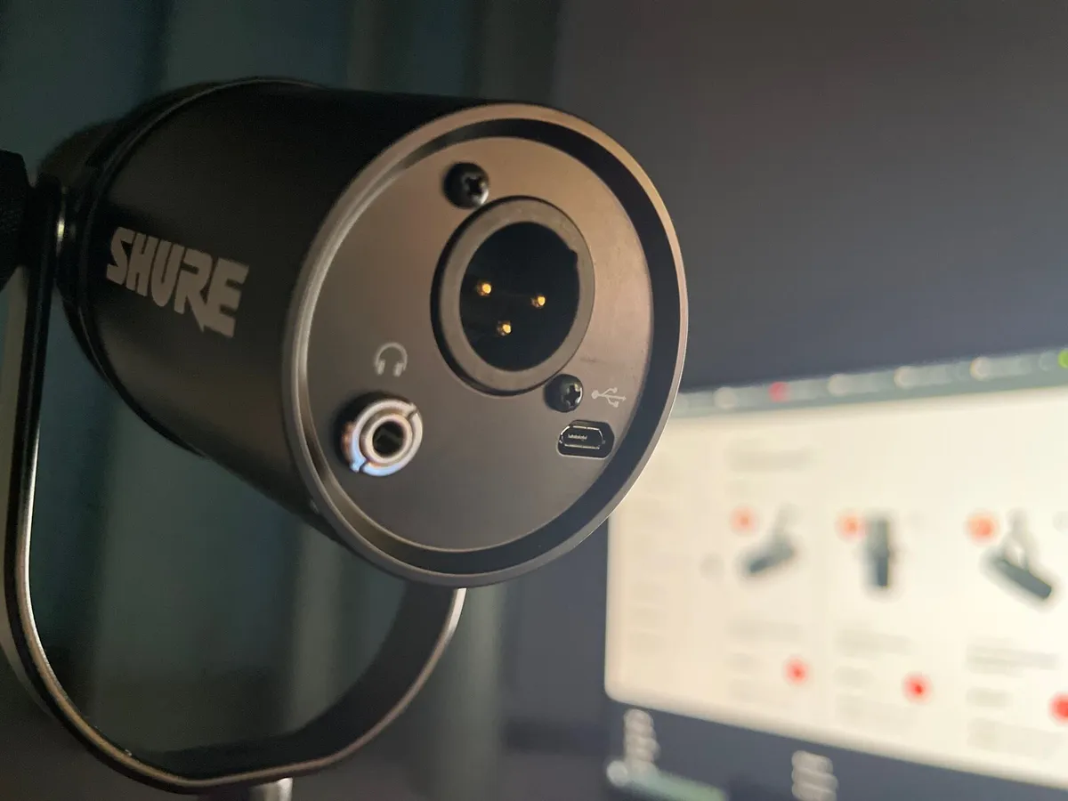 SHURE MV7 ALMOST PERFECT. + custom streamer packag - Image 3