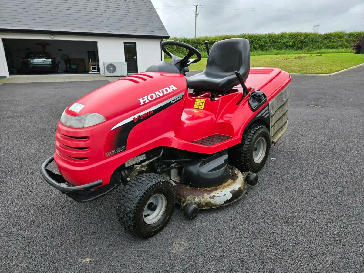 Honda 2620 Ride On Lawnmower - Image 1