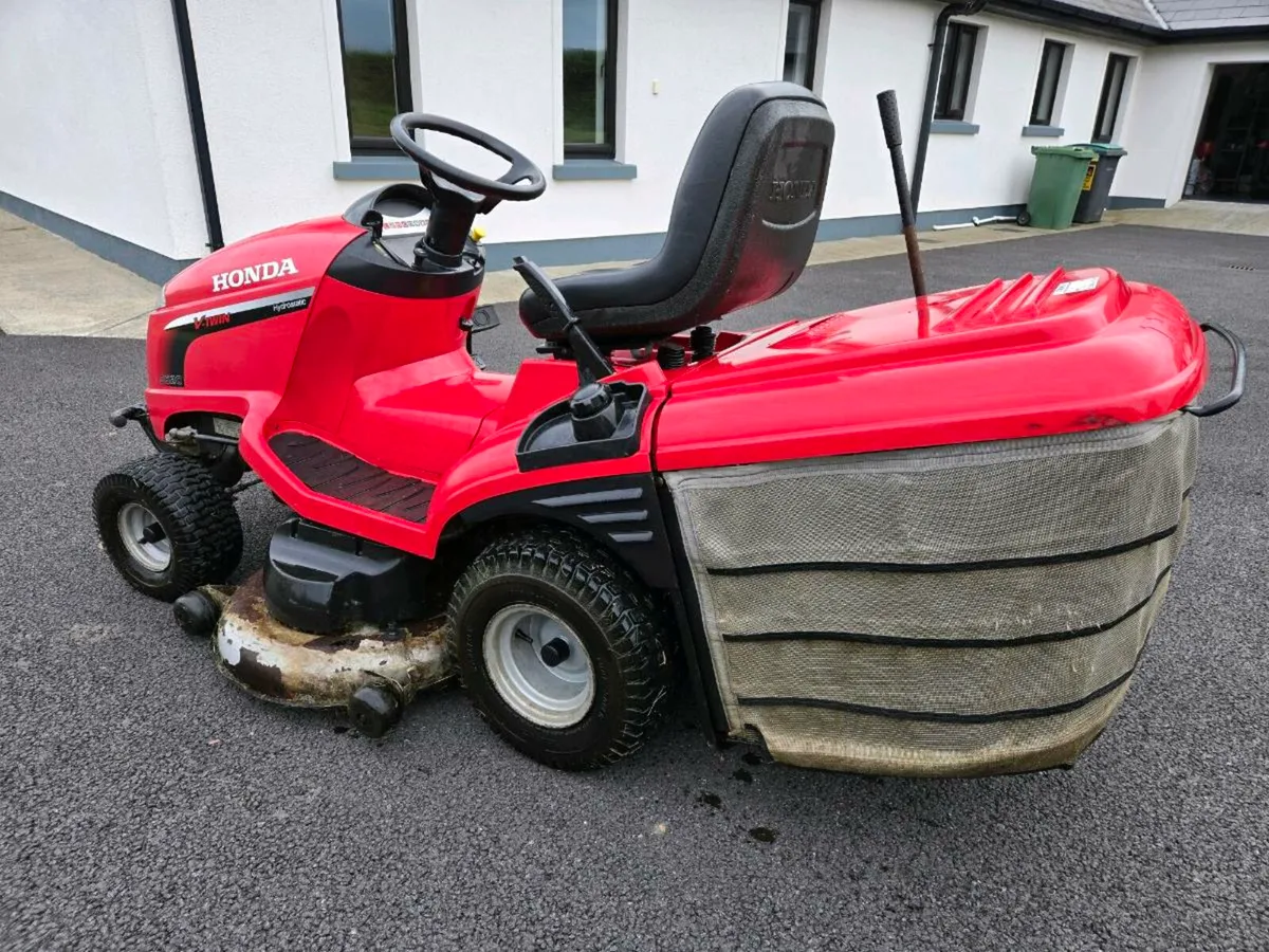 Honda 2620 Ride On Lawnmower - Image 2