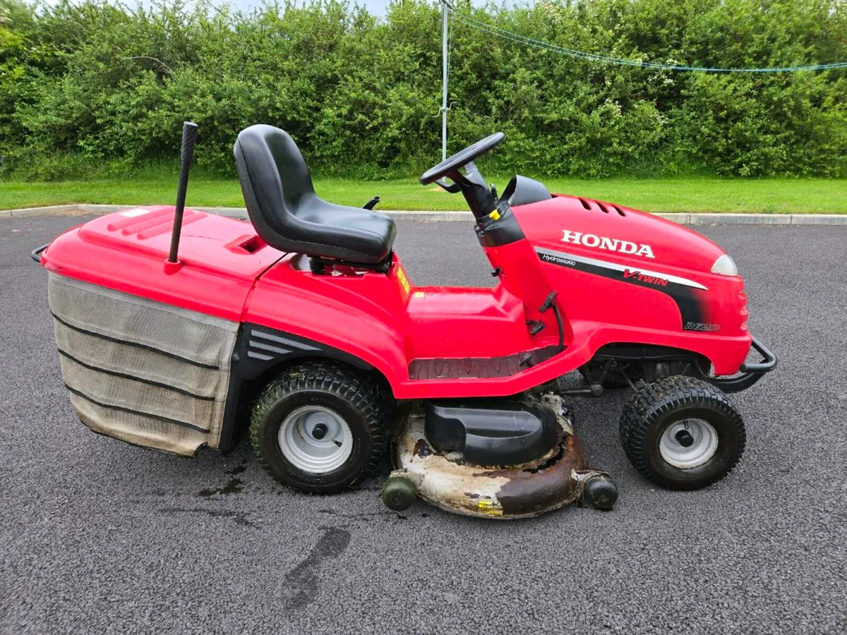 Honda 2620 Ride On Lawnmower - Image 4