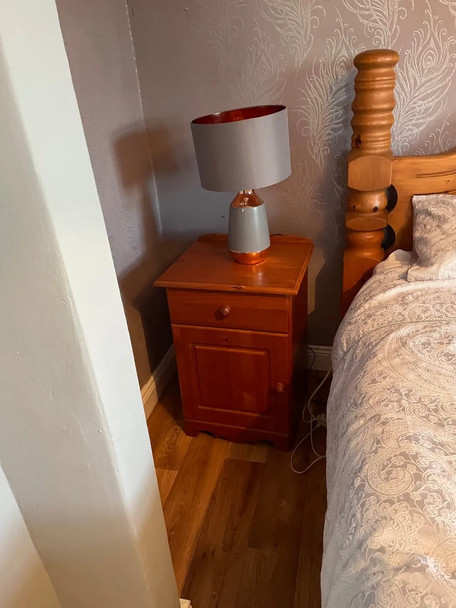 King size (5ft) bed, lockers and dressing table - Image 3