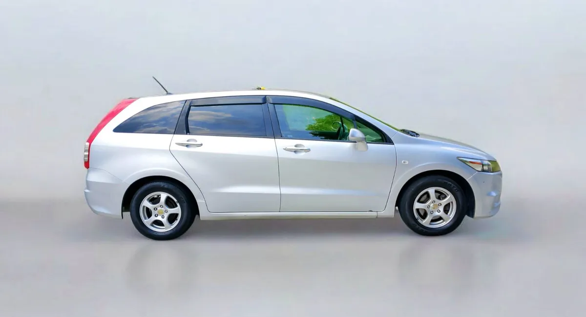 Honda Stream Auto Reverse Cam NCTED 7 seater - Image 4