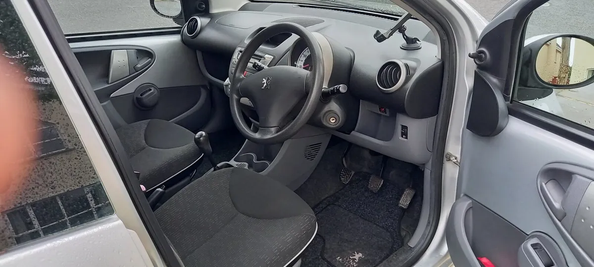 Peugeot 107 2010 - Image 2