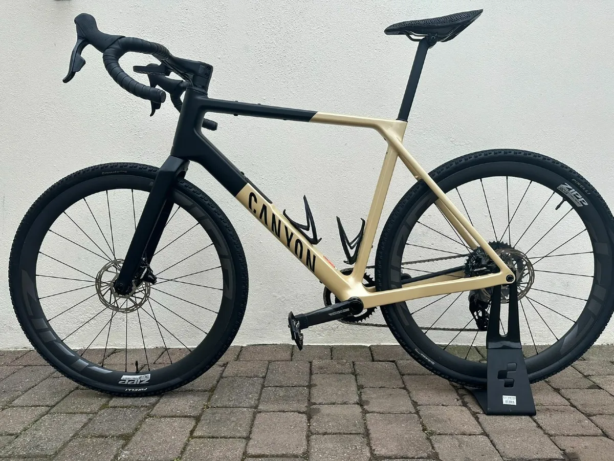 Canyon Grail CF SLX 8 AXS Gravel bike (2024). - Image 3