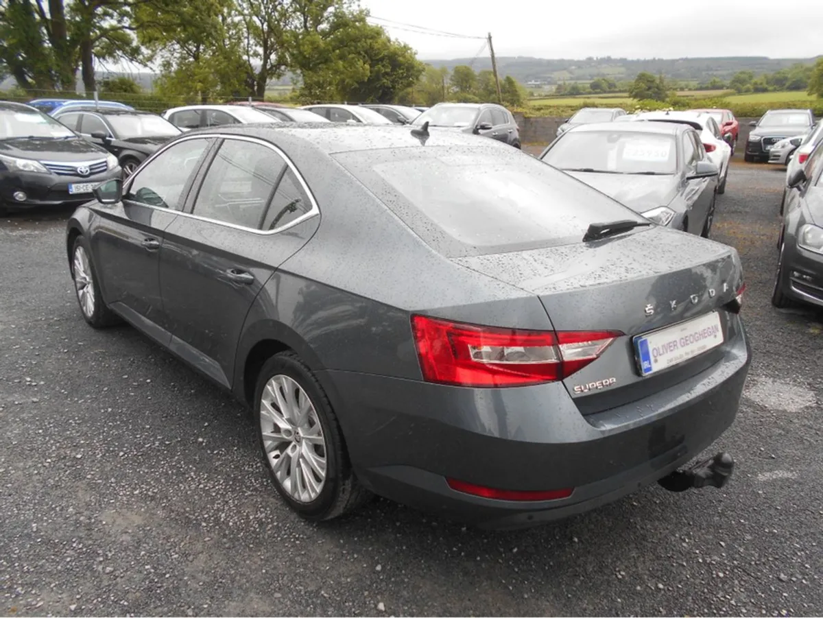 Skoda Superb Style 2.0 TDI 150 BHP (camera black - Image 3